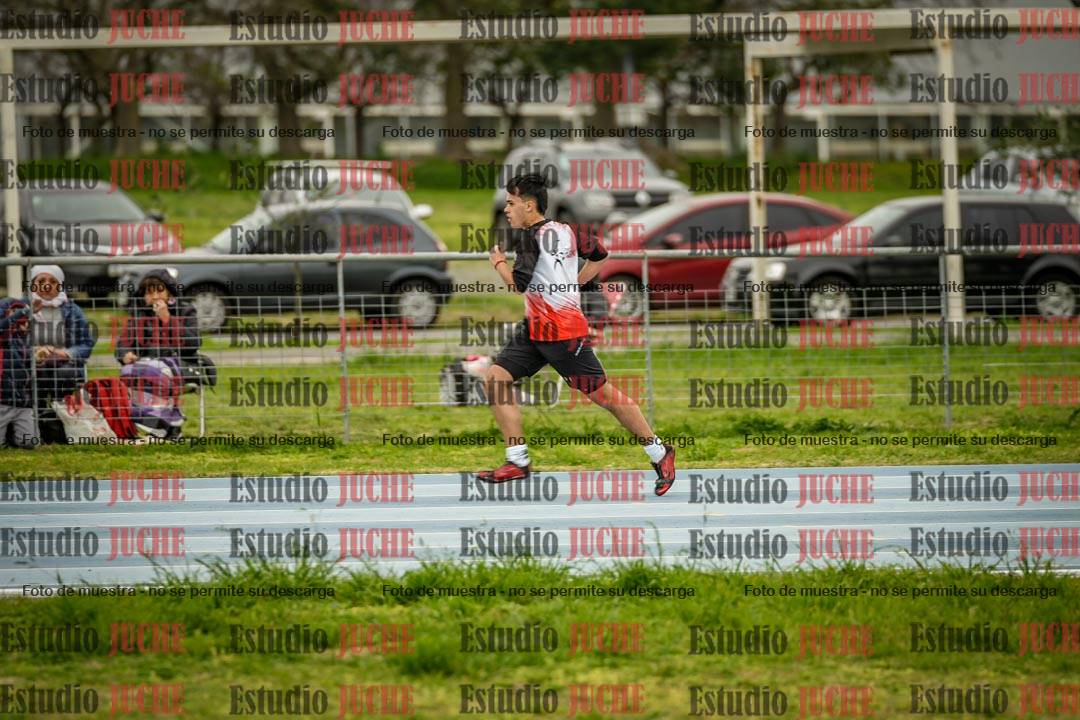 Fotos de los 300 m llanos de varones - U17