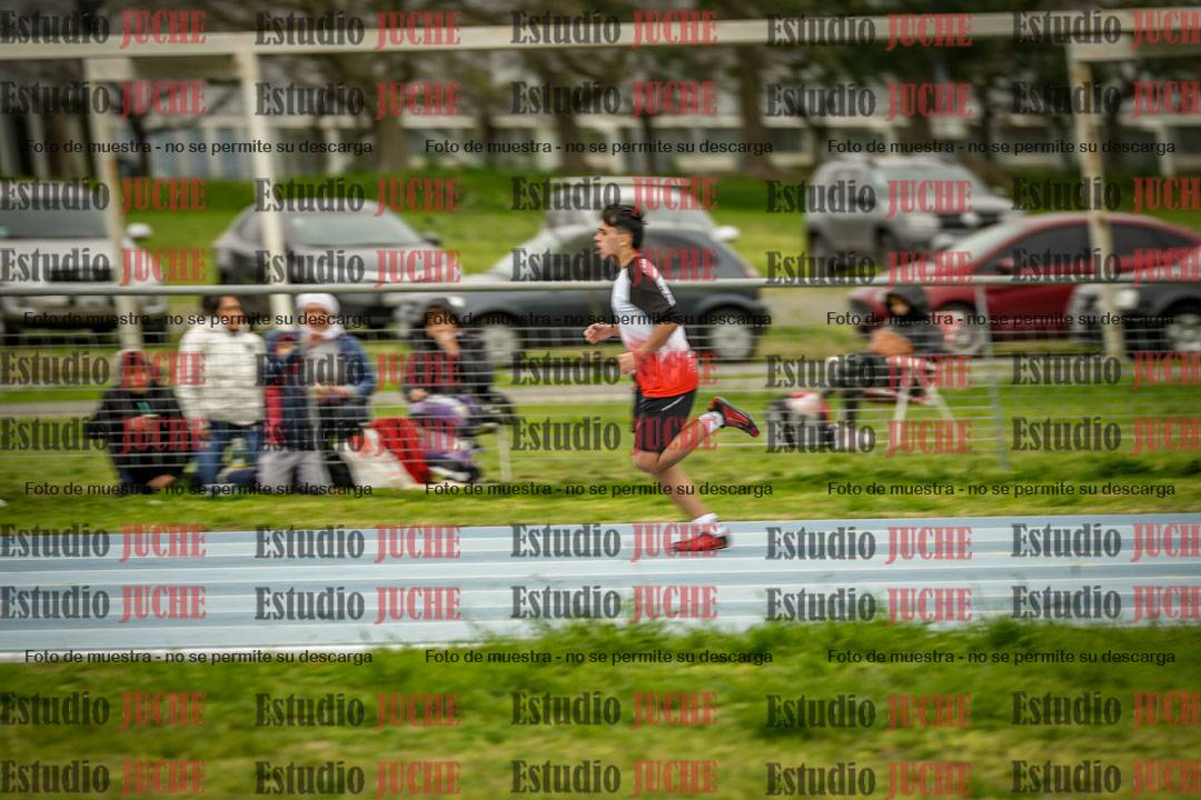 Fotos de los 300 m llanos de varones - U17