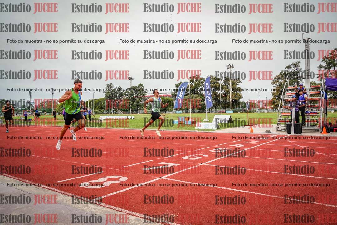 Fotos de los 400 m llanos de varones