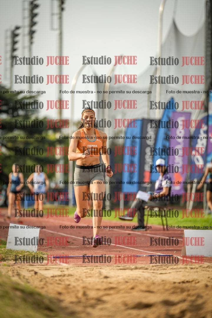 Fotos del salto en largo de mujeres