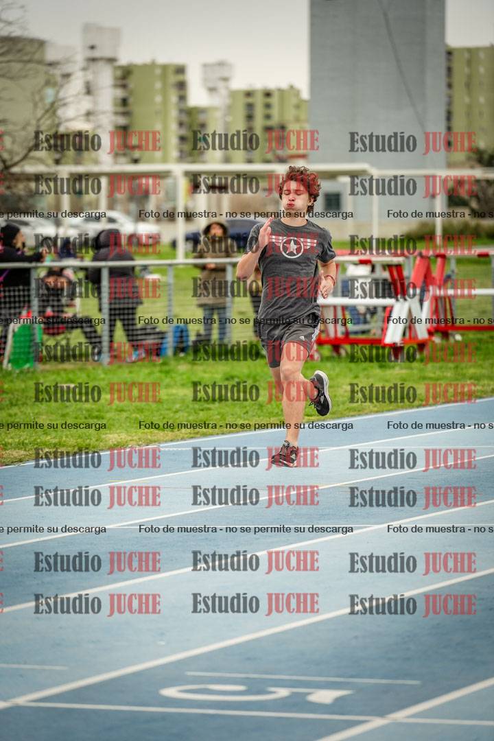 Fotos de los 300 m llanos de varones - U17