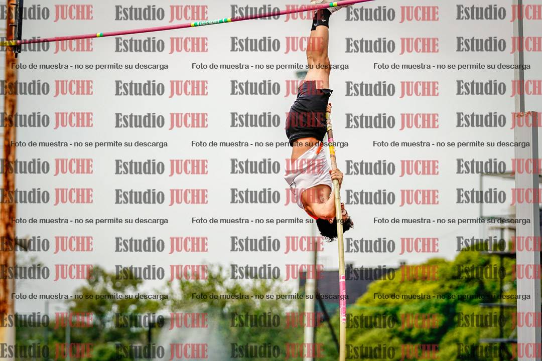 Fotos del salto con garrocha de mujeres y varones