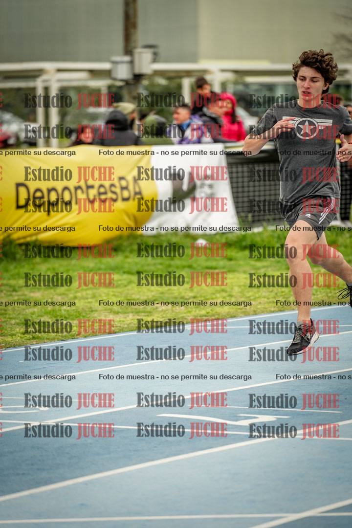 Fotos de los 300 m llanos de varones - U17