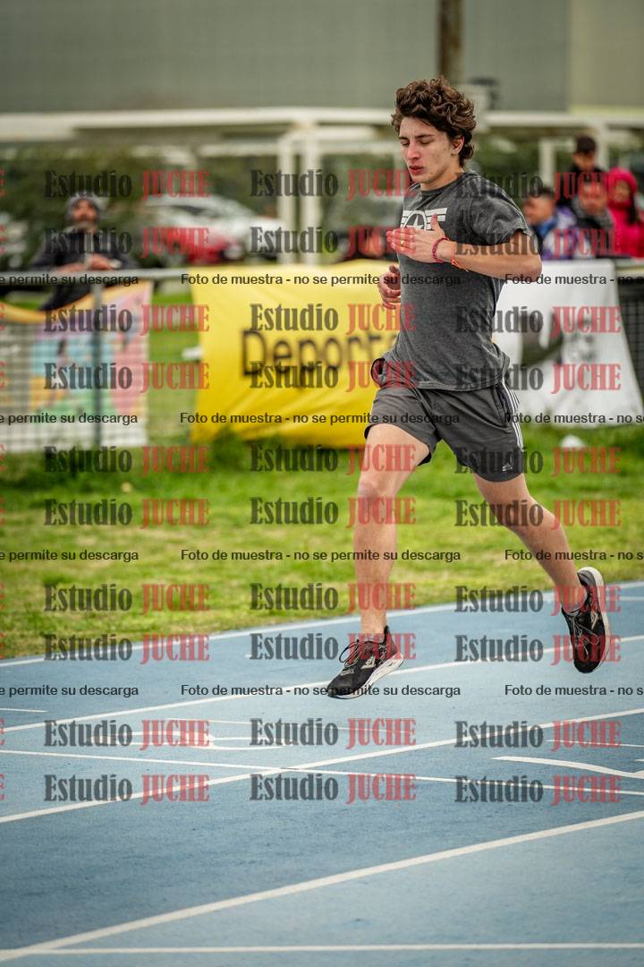 Fotos de los 300 m llanos de varones - U17