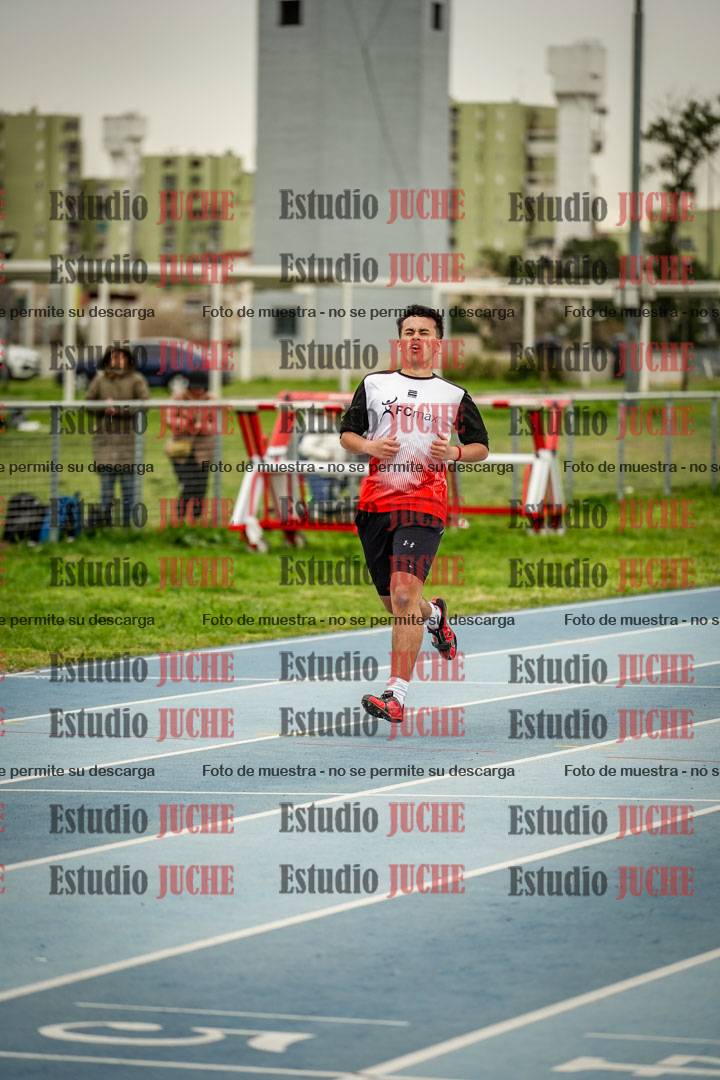 Fotos de los 300 m llanos de varones - U17