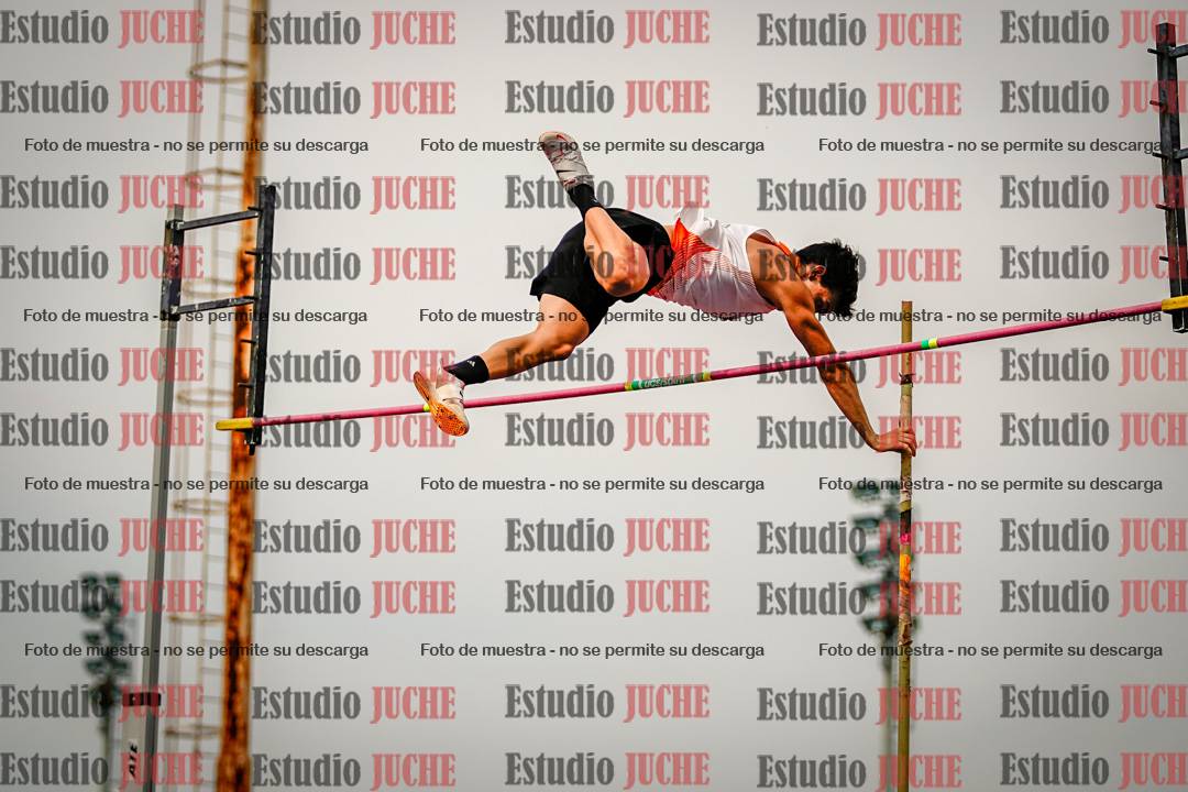 Fotos del salto con garrocha de mujeres y varones
