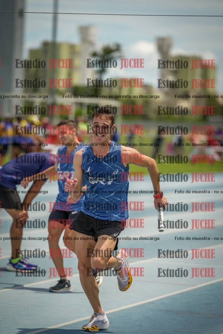 Fotos durante el transcurso de los relevos 20' para running teams - serie 2