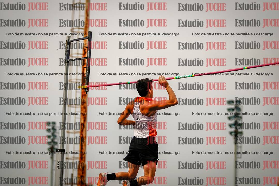 Fotos del salto con garrocha de mujeres y varones