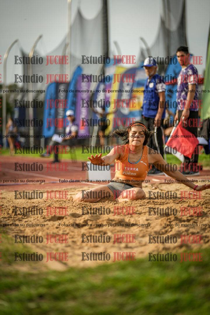 Fotos del salto en largo de mujeres