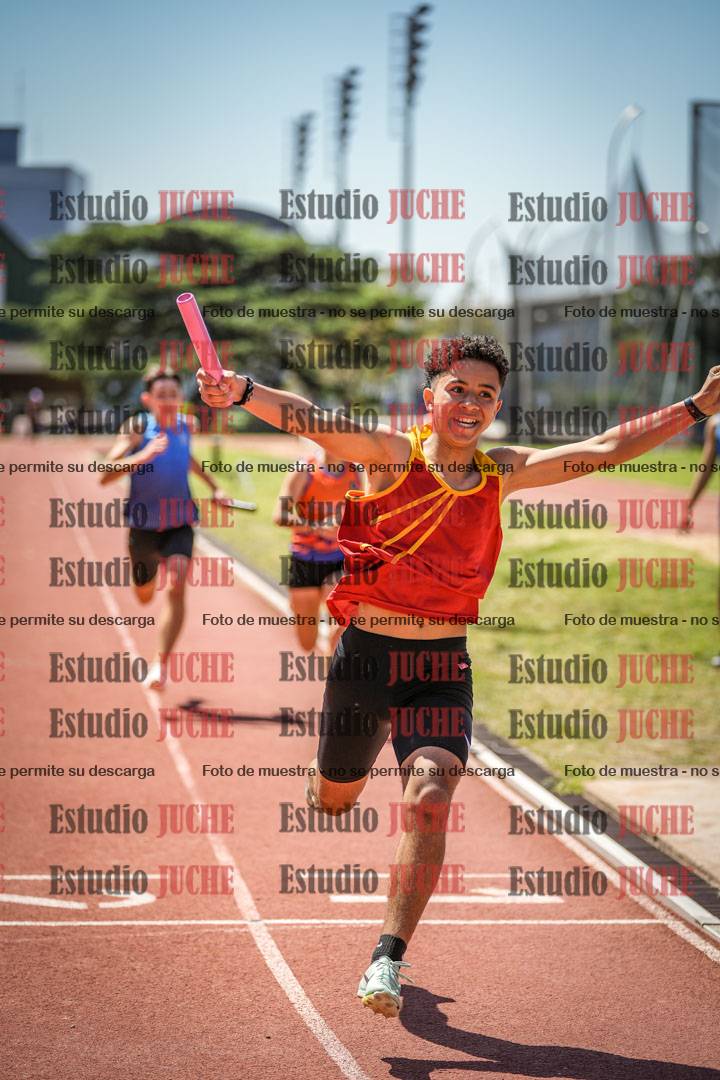 Fotos de las Postas 8x200 m de mujeres y varones - FINAL
