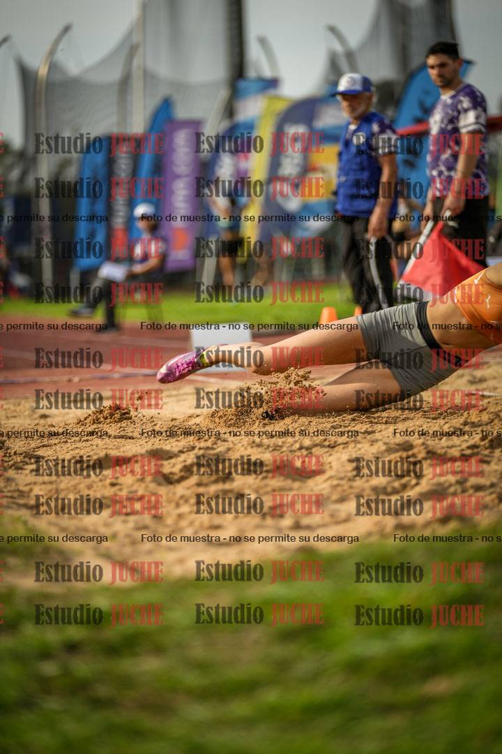 Fotos del salto en largo de mujeres