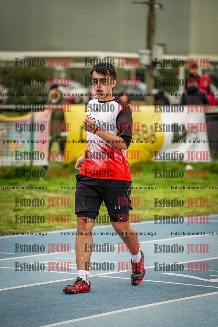 Fotos de los 300 m llanos de varones - U17