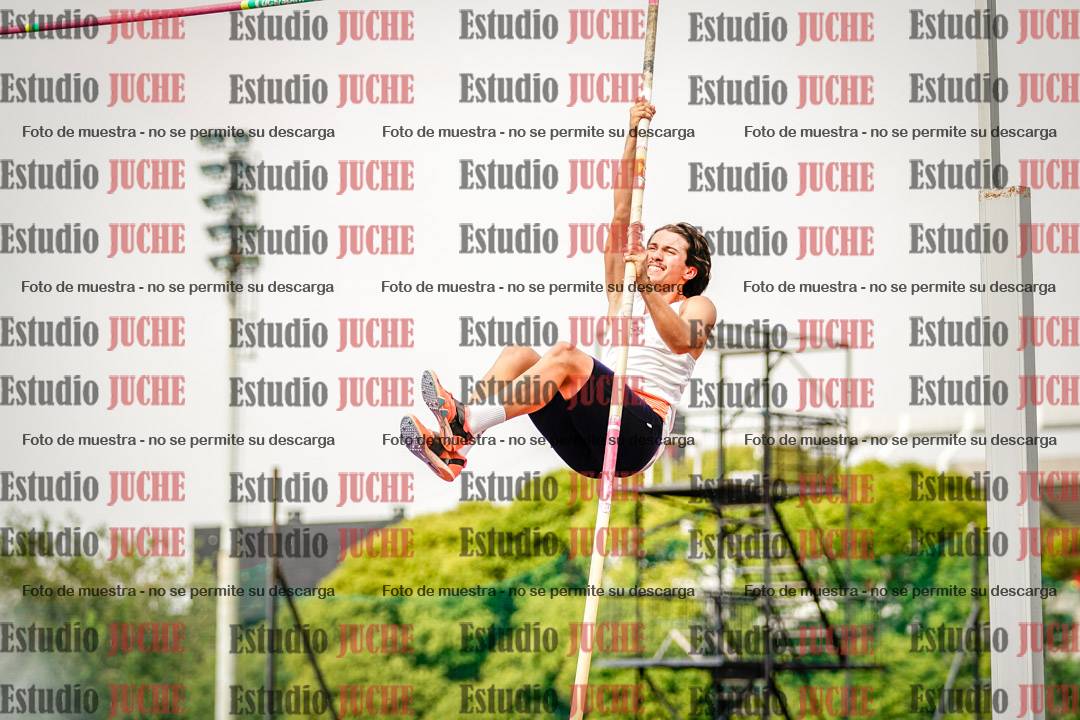 Fotos del salto con garrocha de mujeres y varones