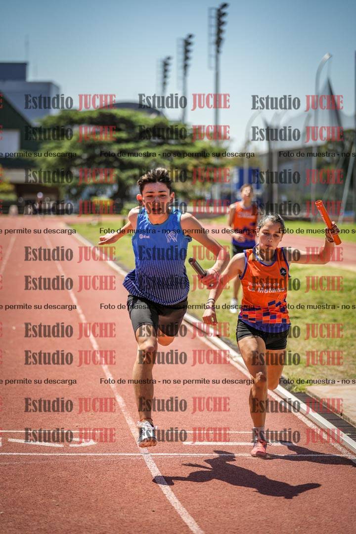 Fotos de las Postas 8x200 m de mujeres y varones - FINAL