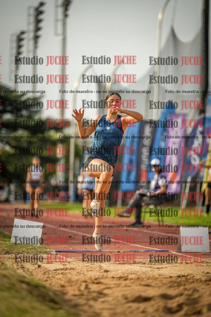 Fotos del salto en largo de mujeres