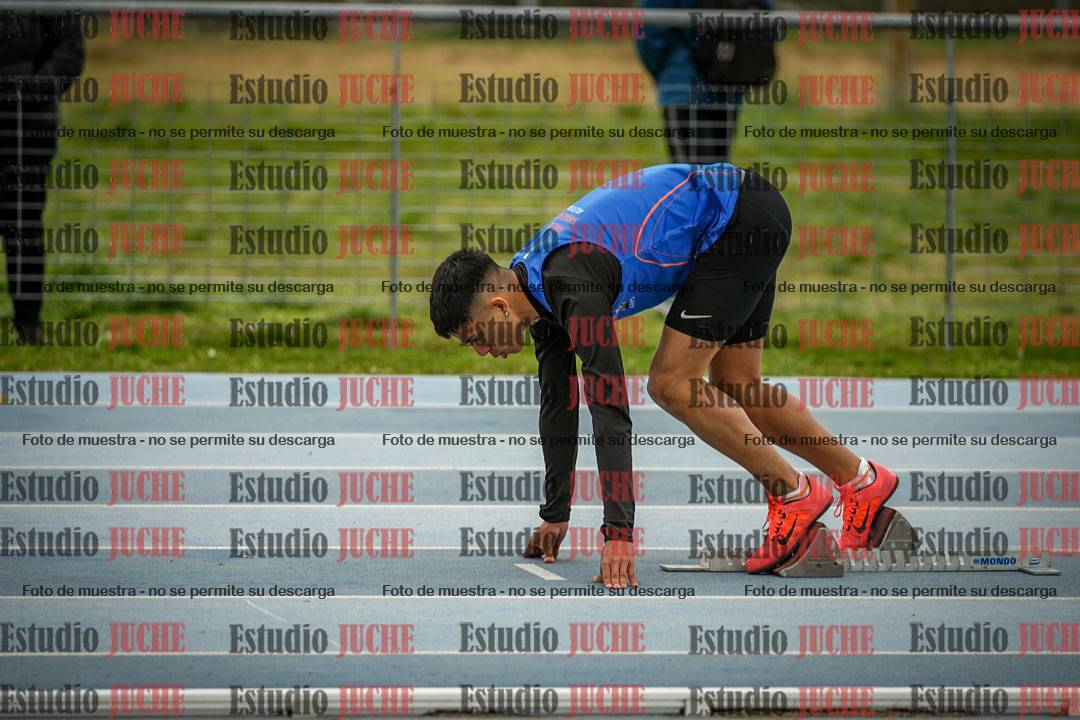 Fotos de los 300 m llanos de varones - U17