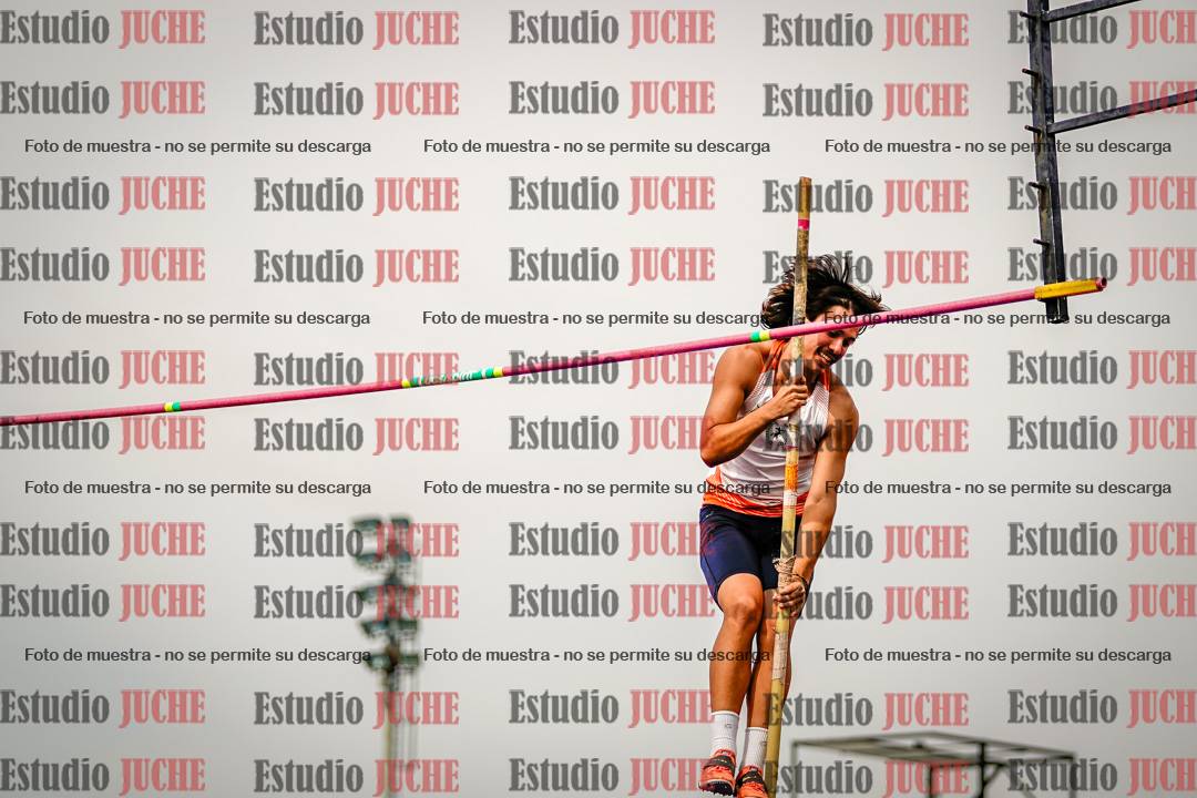 Fotos del salto con garrocha de mujeres y varones