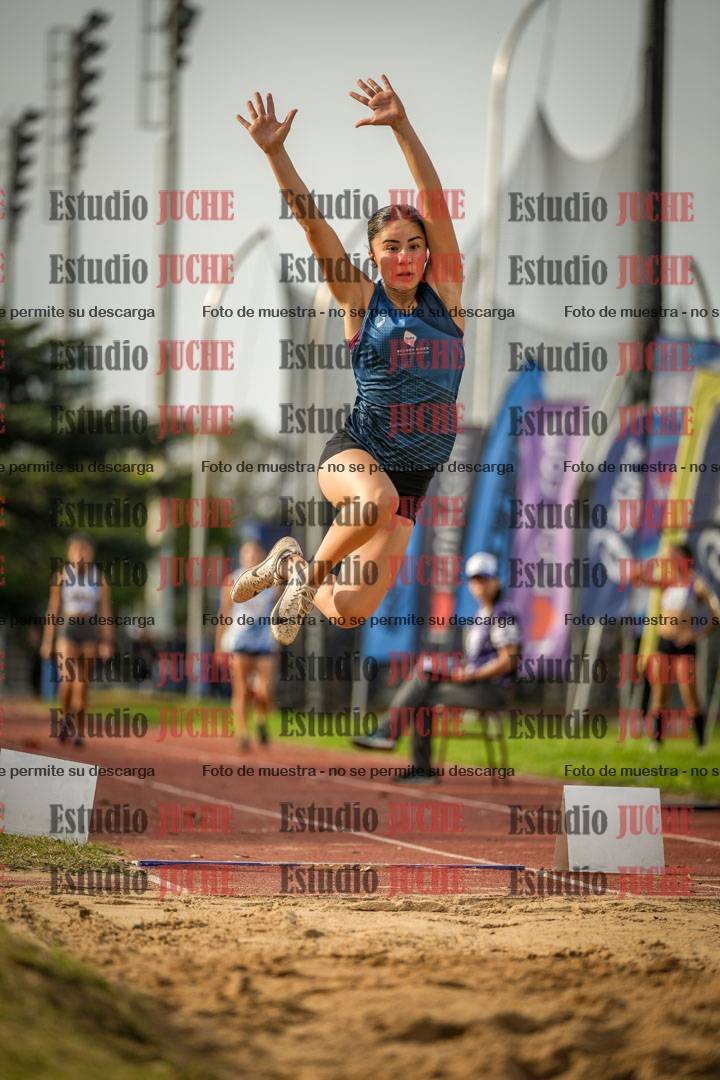 Fotos del salto en largo de mujeres