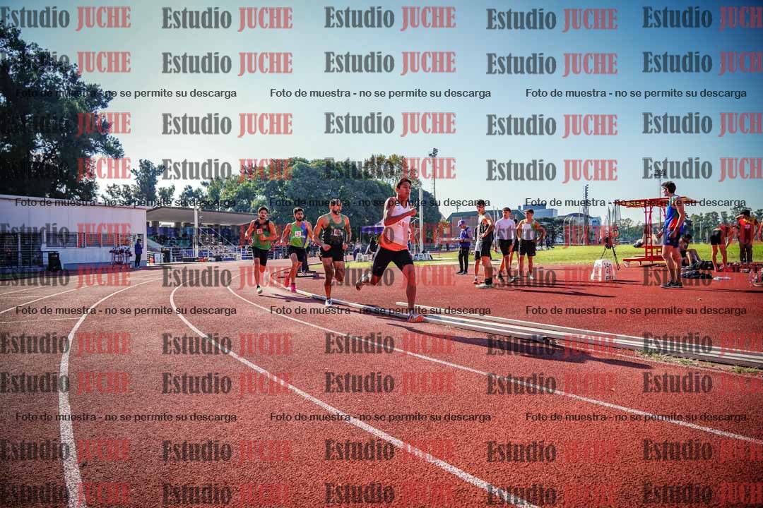 Fotos de los 800 m llanos de varones