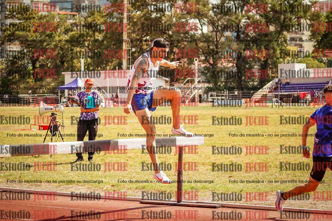 Fotos de los 3000 m con obstáculos de varones