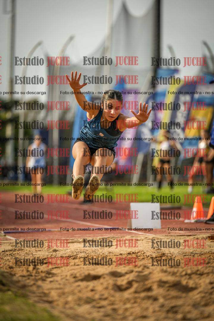 Fotos del salto en largo de mujeres