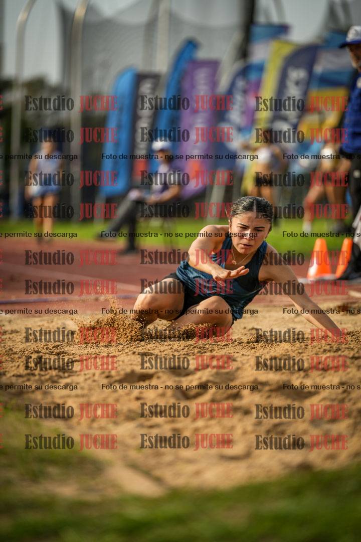 Fotos del salto en largo de mujeres