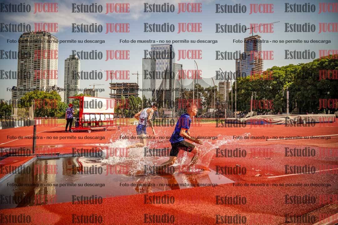 Fotos de los 3000 m con obstáculos de varones