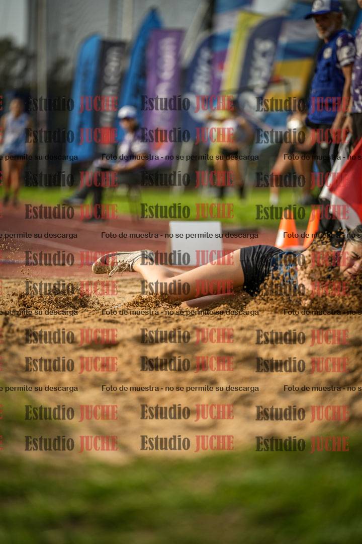 Fotos del salto en largo de mujeres