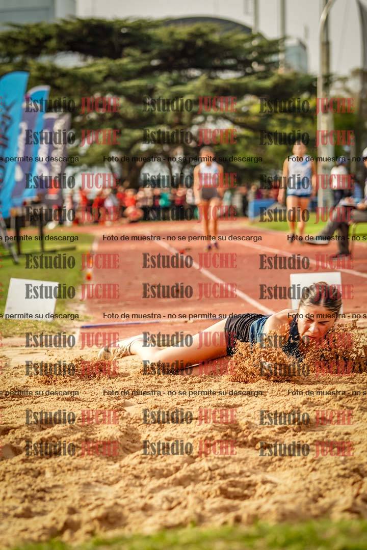Fotos del salto en largo de mujeres
