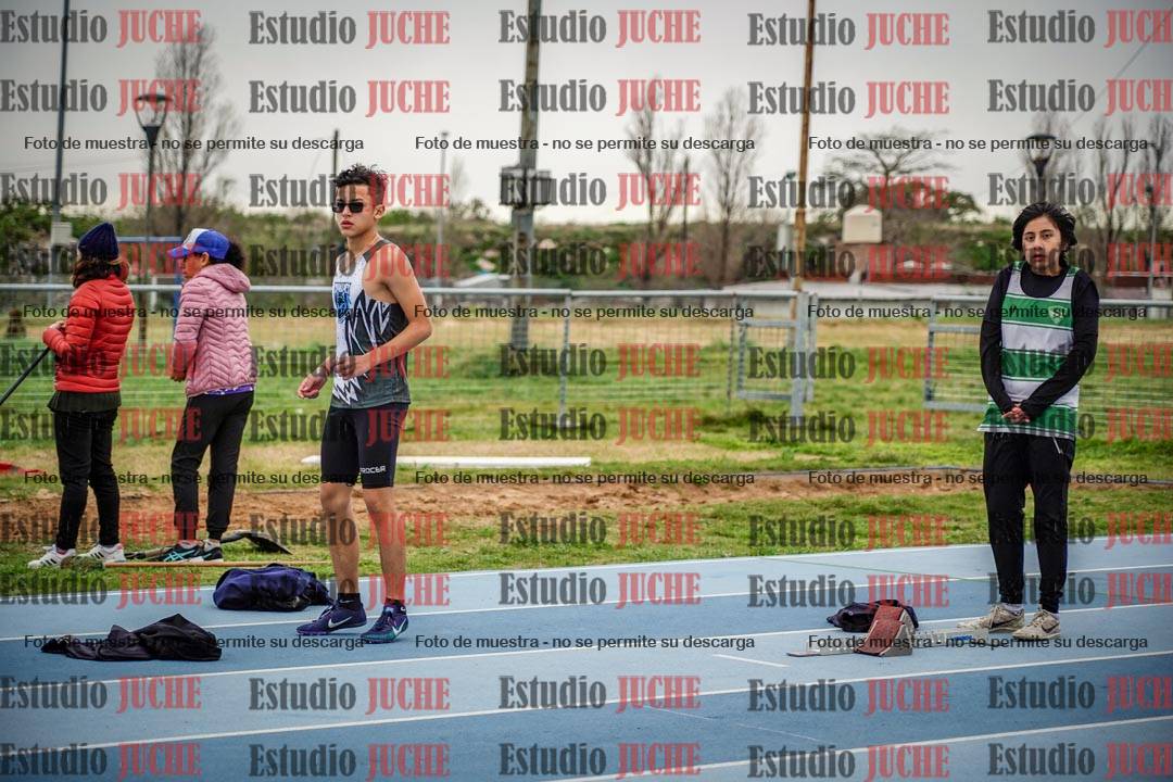 Fotos de los 300 m llanos de varones - U17