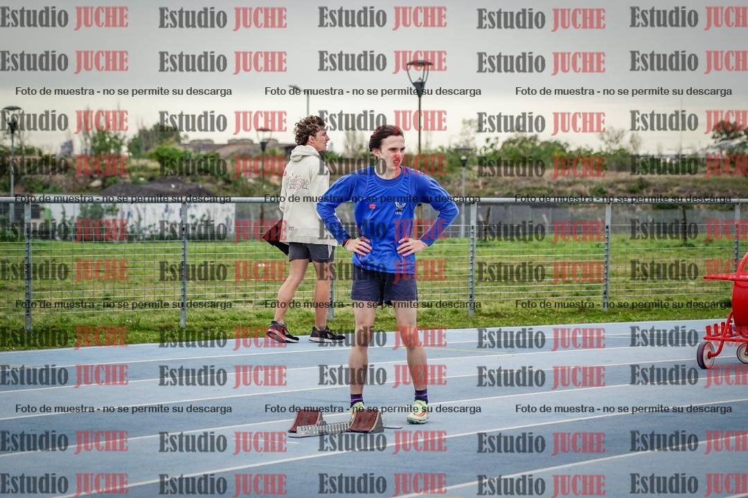 Fotos de los 300 m llanos de varones - U17