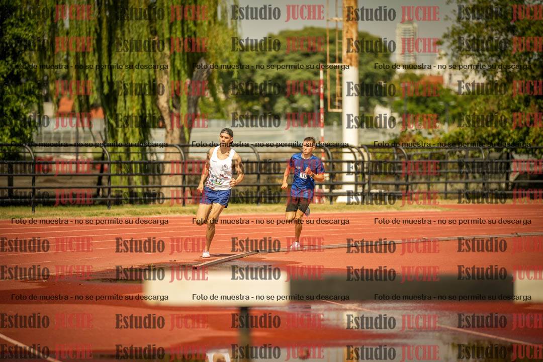 Fotos de los 3000 m con obstáculos de varones