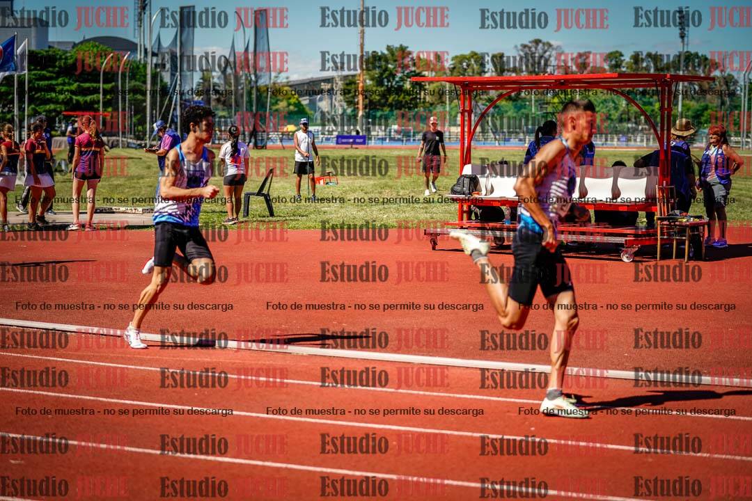 Fotos de los 800 m llanos de varones