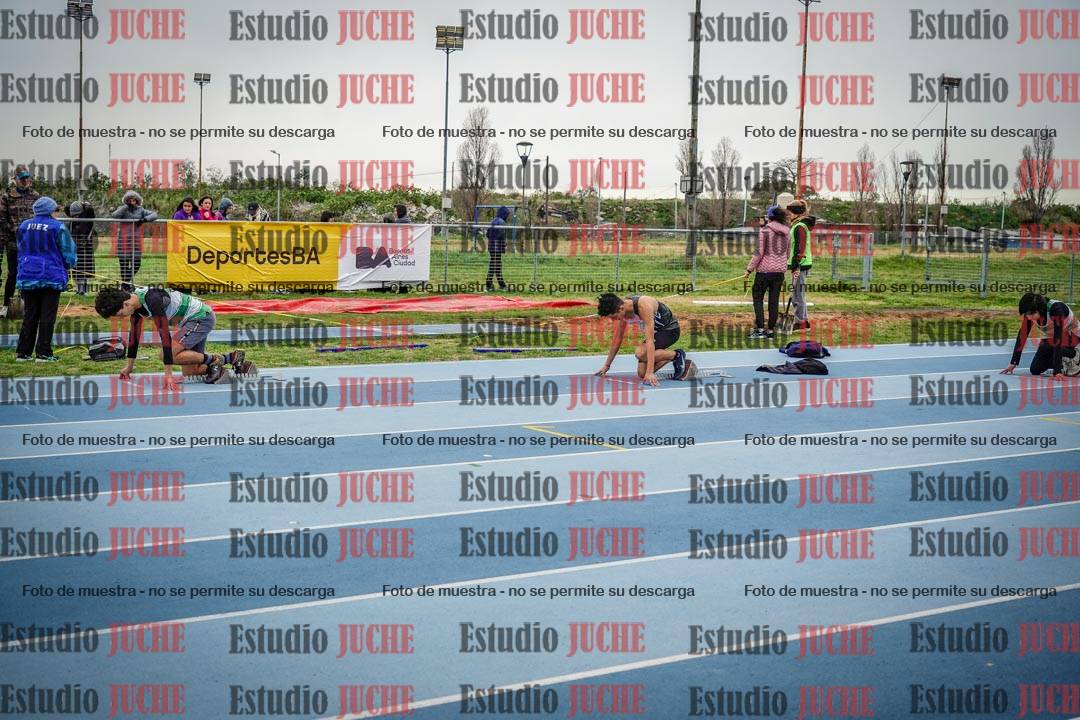 Fotos de los 300 m llanos de varones - U17