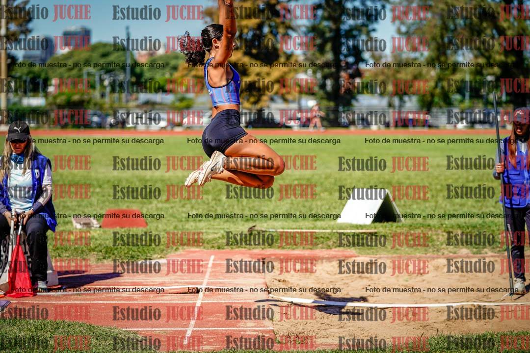 Fotos del salto en largo de mujeres