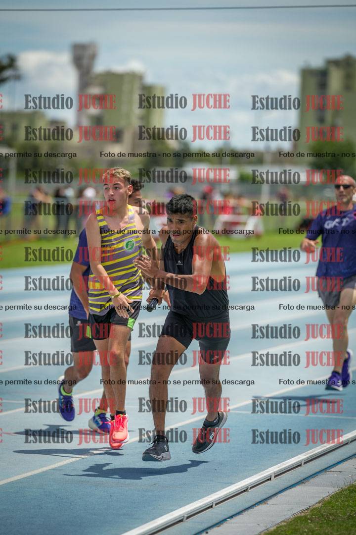 Fotos durante el transcurso de los relevos 20' para running teams - serie 2