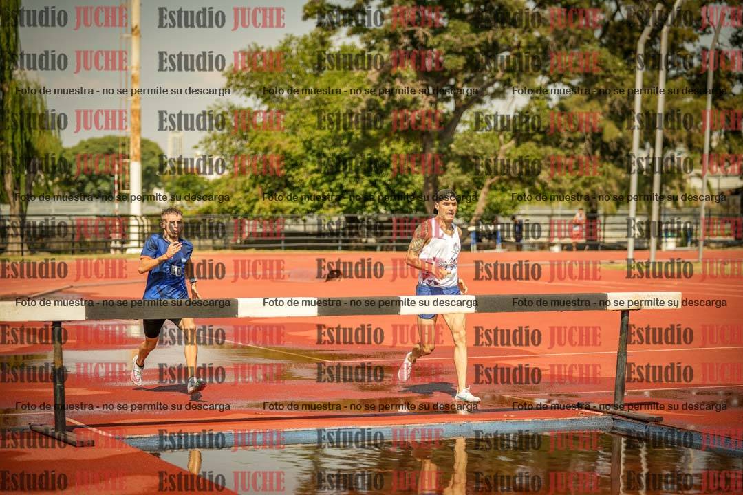 Fotos de los 3000 m con obstáculos de varones