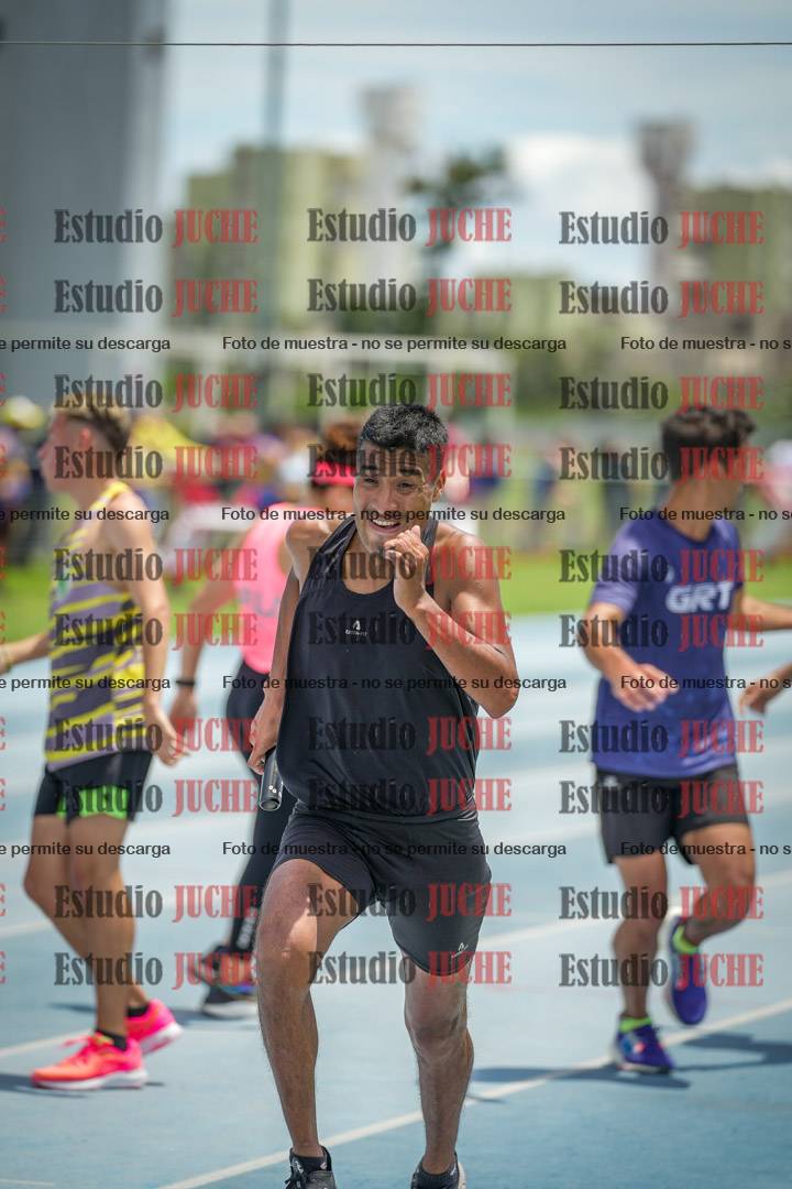 Fotos durante el transcurso de los relevos 20' para running teams - serie 2