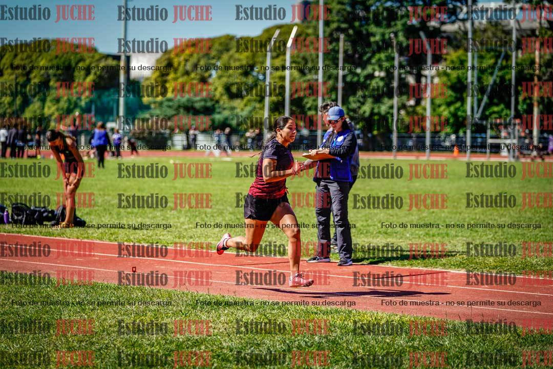 Fotos del salto en largo de mujeres