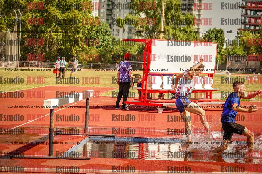 Fotos de los 3000 m con obstáculos de varones