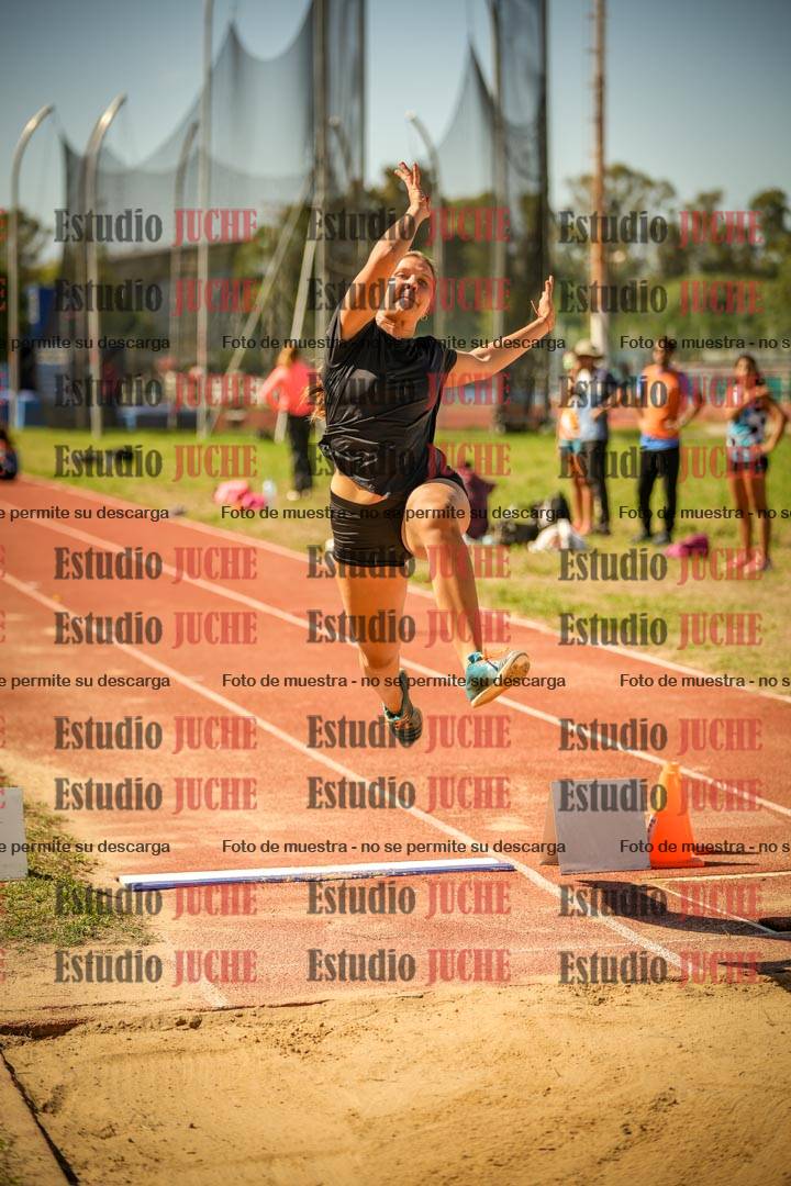 Fotos del salto en largo de mujeres