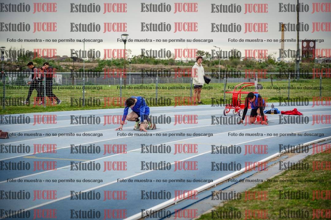 Fotos de los 300 m llanos de varones - U17
