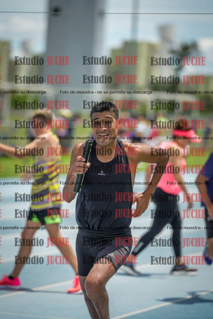 Fotos durante el transcurso de los relevos 20' para running teams - serie 2