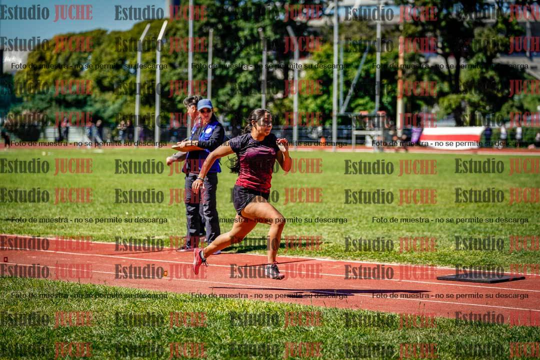 Fotos del salto en largo de mujeres