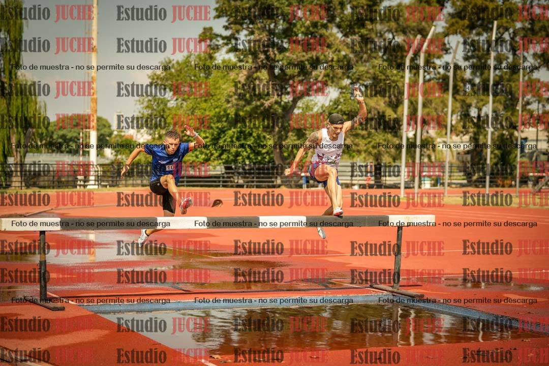 Fotos de los 3000 m con obstáculos de varones