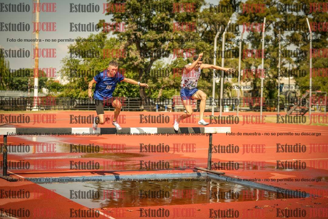 Fotos de los 3000 m con obstáculos de varones