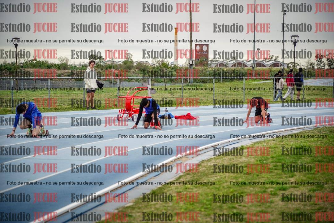 Fotos de los 300 m llanos de varones - U17
