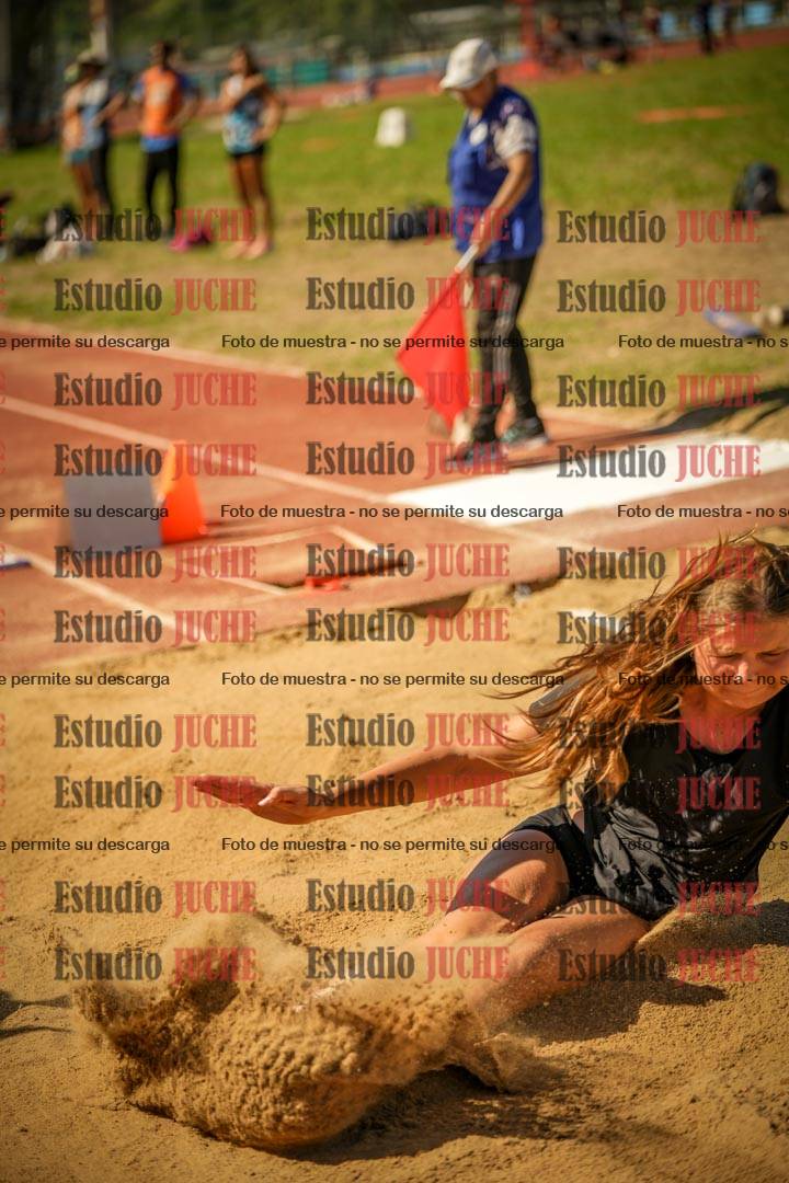 Fotos del salto en largo de mujeres
