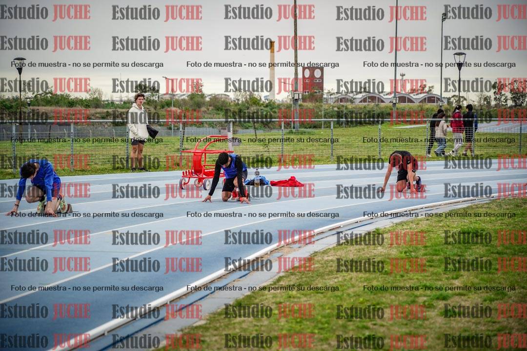 Fotos de los 300 m llanos de varones - U17