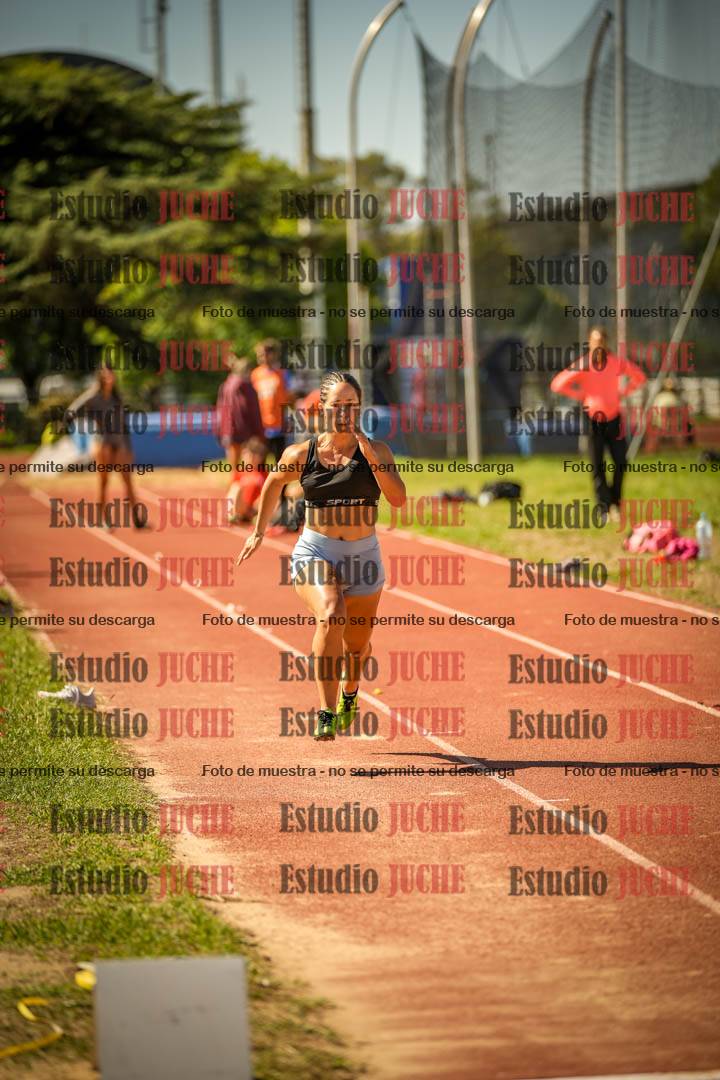 Fotos del salto en largo de mujeres